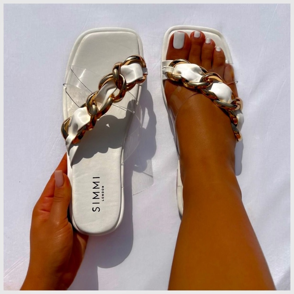 Never Worn - WHITE CLEAR STRAP CHAIN FLAT SANDALS